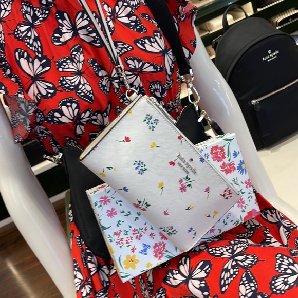 Kate Spade Staci Garden Bouquet Boxed Zip Wristlet
Cream Multi - Picture 16 of 16